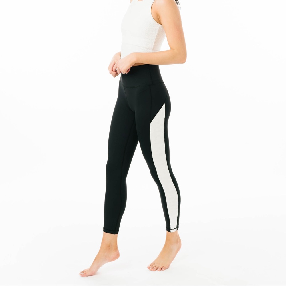 ZYIA White Leopard Strip Light n Tight Hi-Rise 7/8 24"
